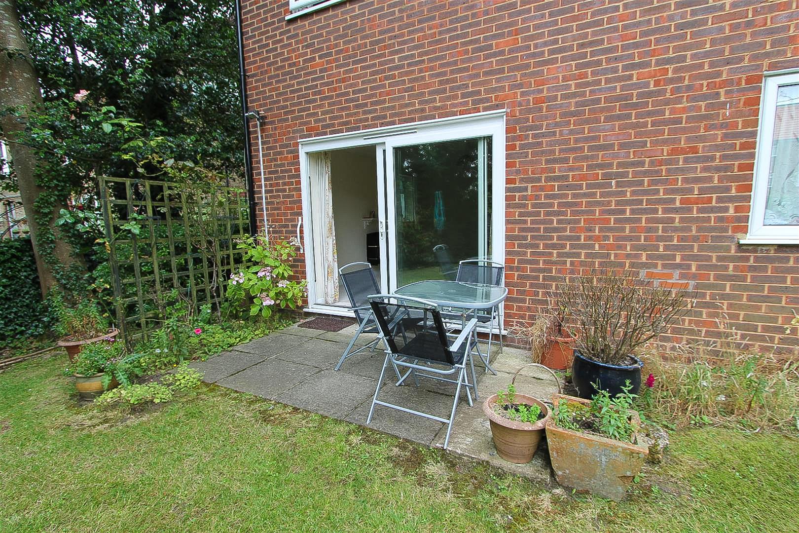 1 bed property in Shirley Road, Wallington